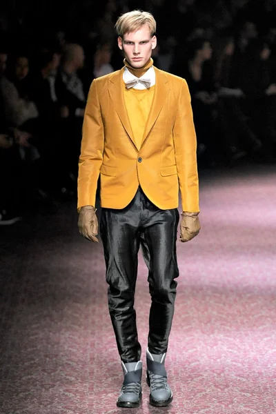 Look 37